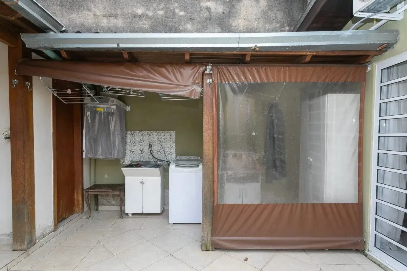 Imagem Casa com 2 dormitórios à venda em Partenon, Porto Alegre