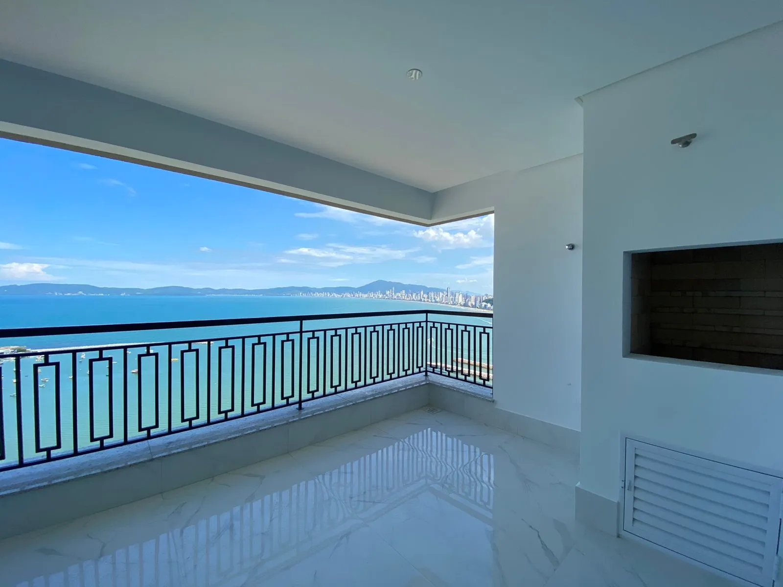 Imagem Apartamento com vista para o mar à venda com 190m2 por R$ 4.800.000,00