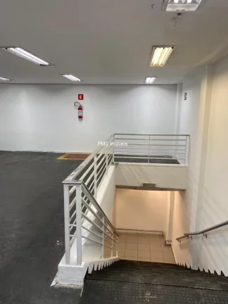 Imagem Galpão Comercial de 477m² com 2 Banheiros para Locação na Lapa, São Paulo-SP
