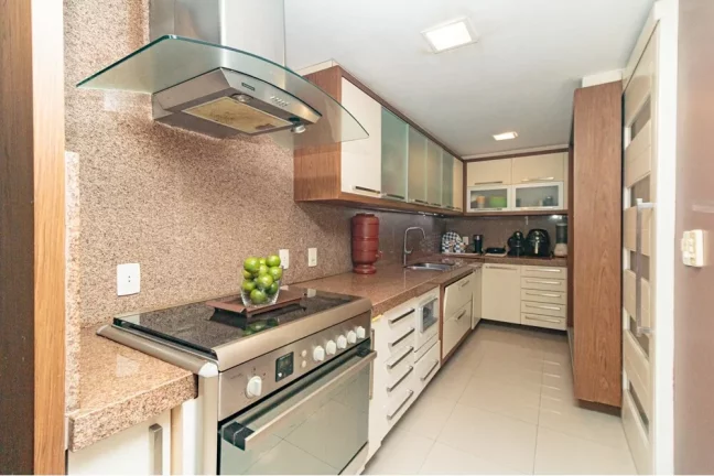 Imagem Casa para venda no bairro Chácara das Pedras em Porto Alegre
