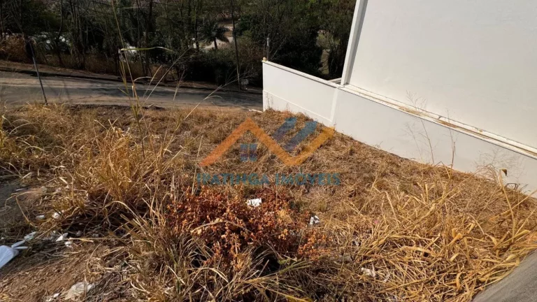 Imagem Meio lote à venda no bairro Canaã em Ipatinga