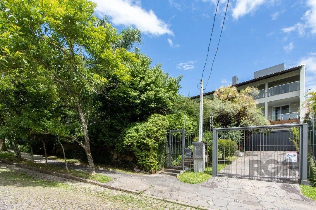 Imagem Sobrado com vista para Rio, 3 quartos, 2 suites, pátio, piscina, vaga para 4 carros - Bairro Vila Assunção