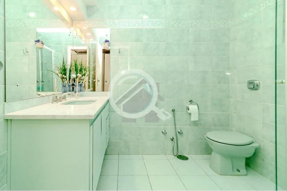 Imagem Apartamento espaçoso com 3 dormitórios, um suíte com sacada, living com 2 ambientes, banheiro soc...