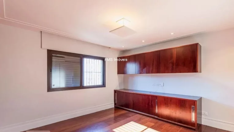 Imagem Imperdível! Apartamento de Luxo em Moema, São Paulo-SP: 3 quartos, 3 suítes, 3 banheiros, 4 vagas de garagem, 230m² de área