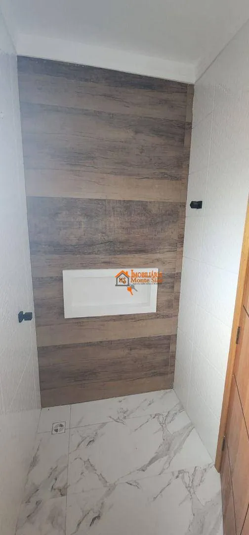 Imagem Sobrado com 3 dormitórios à venda, 186 m² por R$ 930.000,00 - Carmela III - Guarulhos/SP