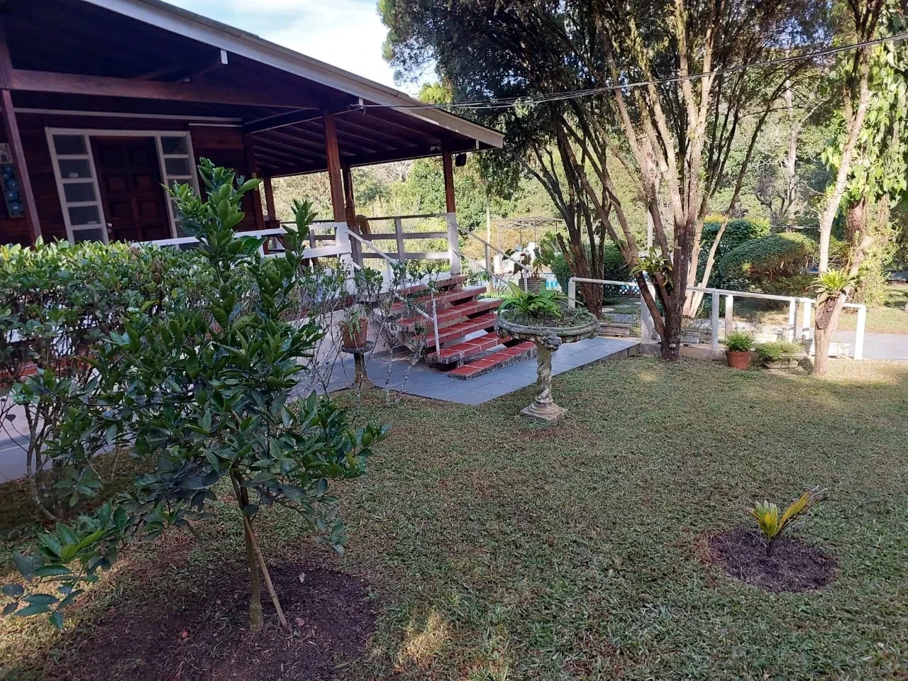 Imagem Chácara com 3 Quartos à Venda, 2000 metros em Jardim Colibri - Embu das Artes
