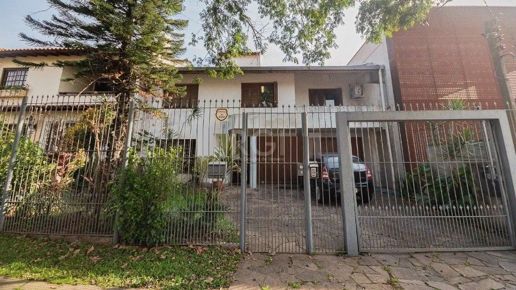 Imagem Casa para Venda - 300m², 3 dormitórios, sendo 1 suites, 4 vagas - Chácara das Pedras