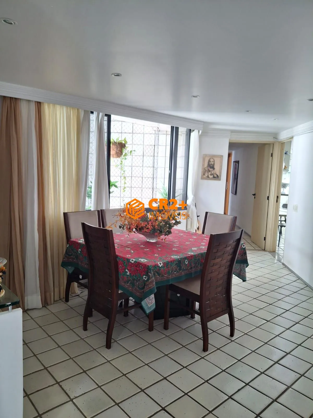 Imagem Vendo apartamento no Parnamirim, com 191 m² e com 3 suítes. Ótima localização. O
