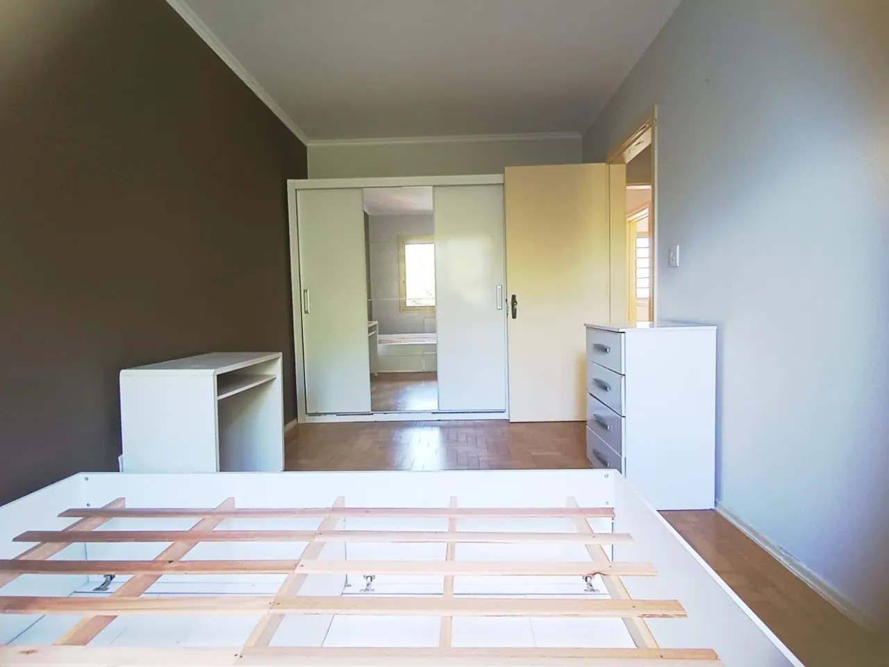 Imagem Apartamento de 2 dormitórios para locação no bairro Menino Deus, na Rua Barão do Gravataí. Um i...
