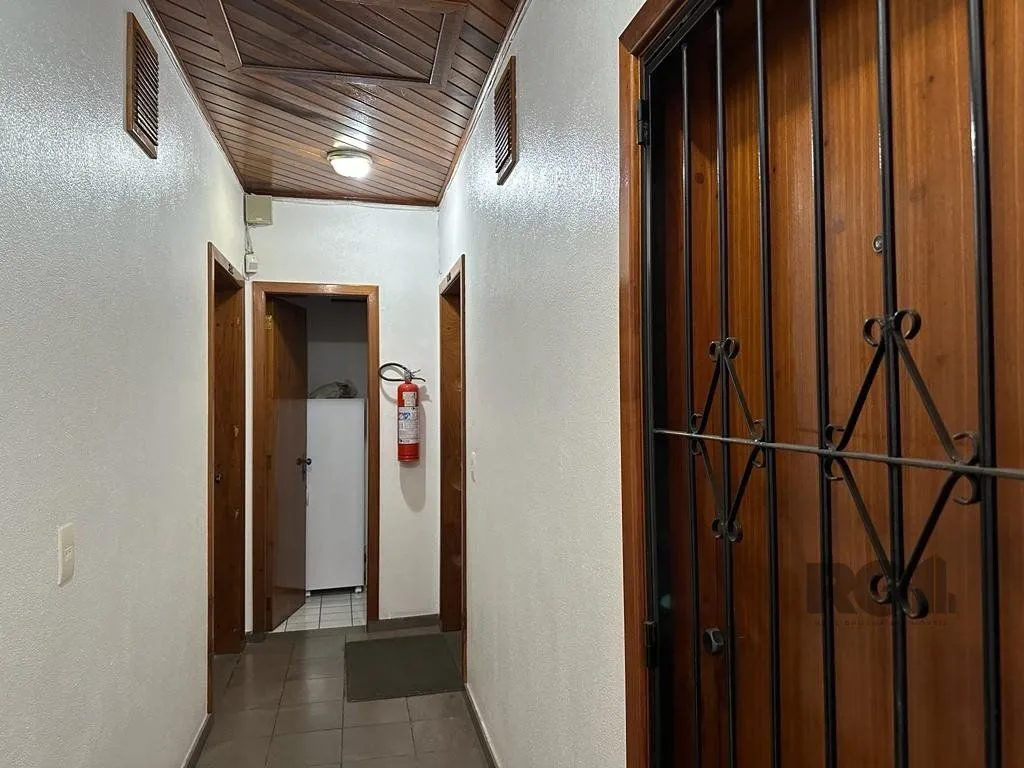 Imagem Prédio comercial com 02 lojas e 06 salas no bairro Jardim Itu, Porto Alegre/RS