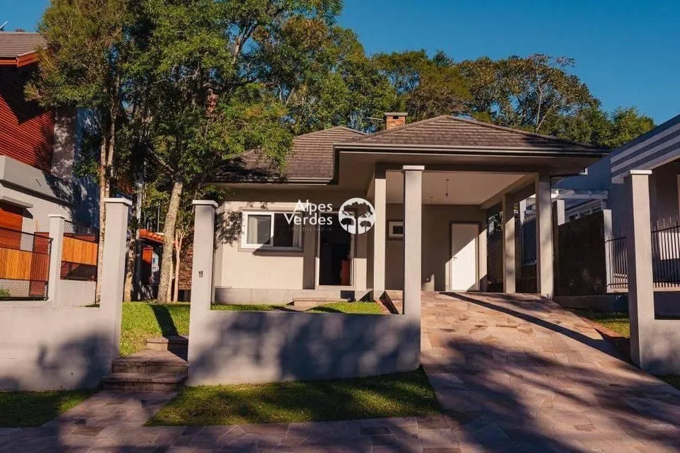 Imagem Vende-se Casa com 3 dormitorios no centro de Gramado 5 minutos da Rua Coberta