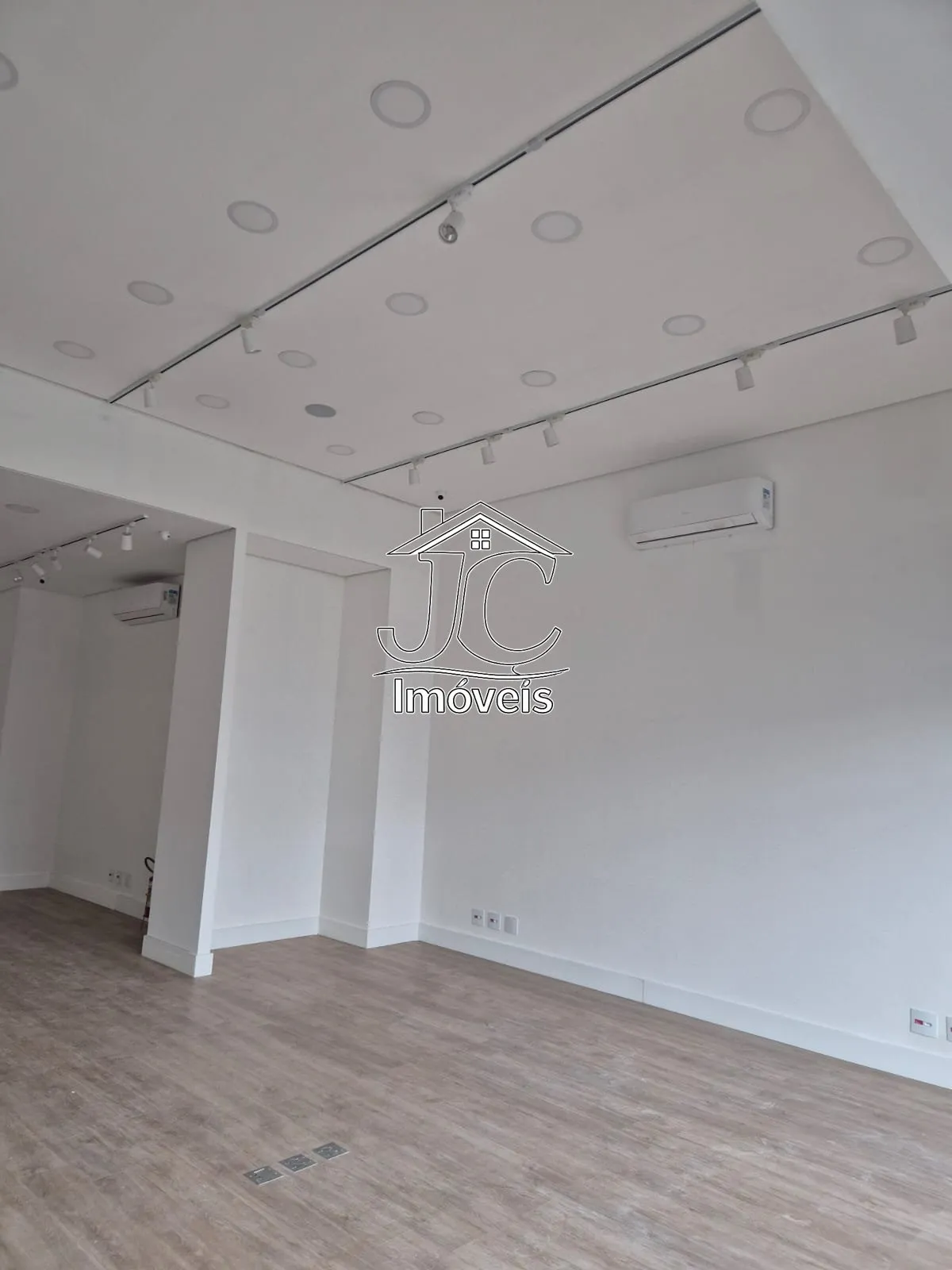 Imagem SALÃO PARA LOCAÇÃO, COM 135 M² NO JARDIM PAIQUERÊ - VALINHOS/SP