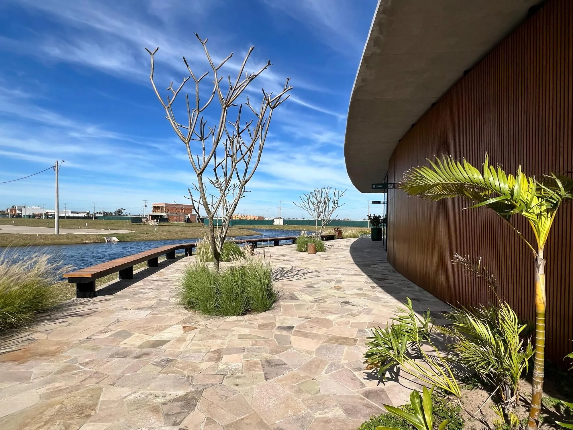 Imagem Lote molhado a venda no condomínio Zen Resort Concept.