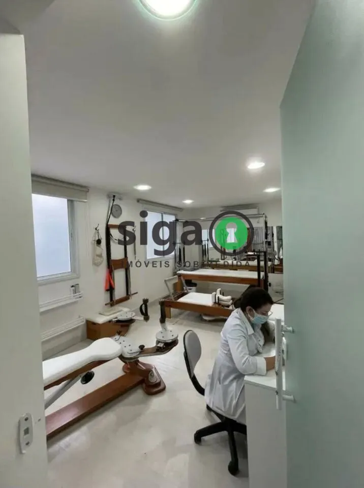 Imagem Casa assobradada no Itaim Bibi, com 200m² para Locação Comercial com várias salas.
