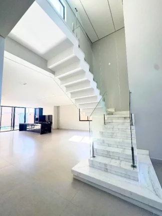 Imagem Casa duplex de alto padrão em condomínio fechado Lagoa Silvana.