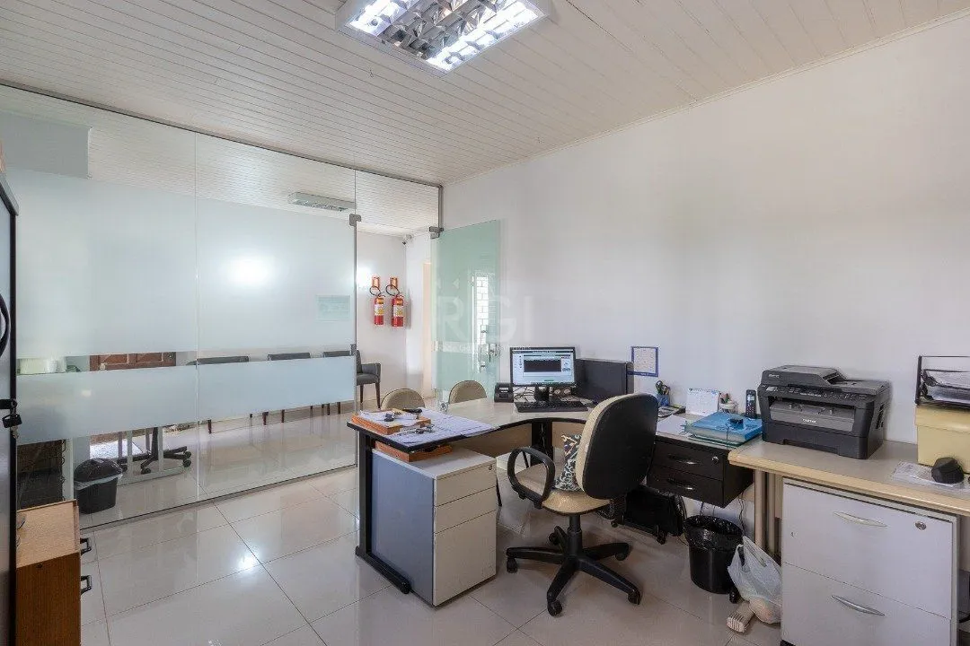 Imagem Casa para Venda - 199.62m², 5 dormitórios, 15 vagas - Tristeza