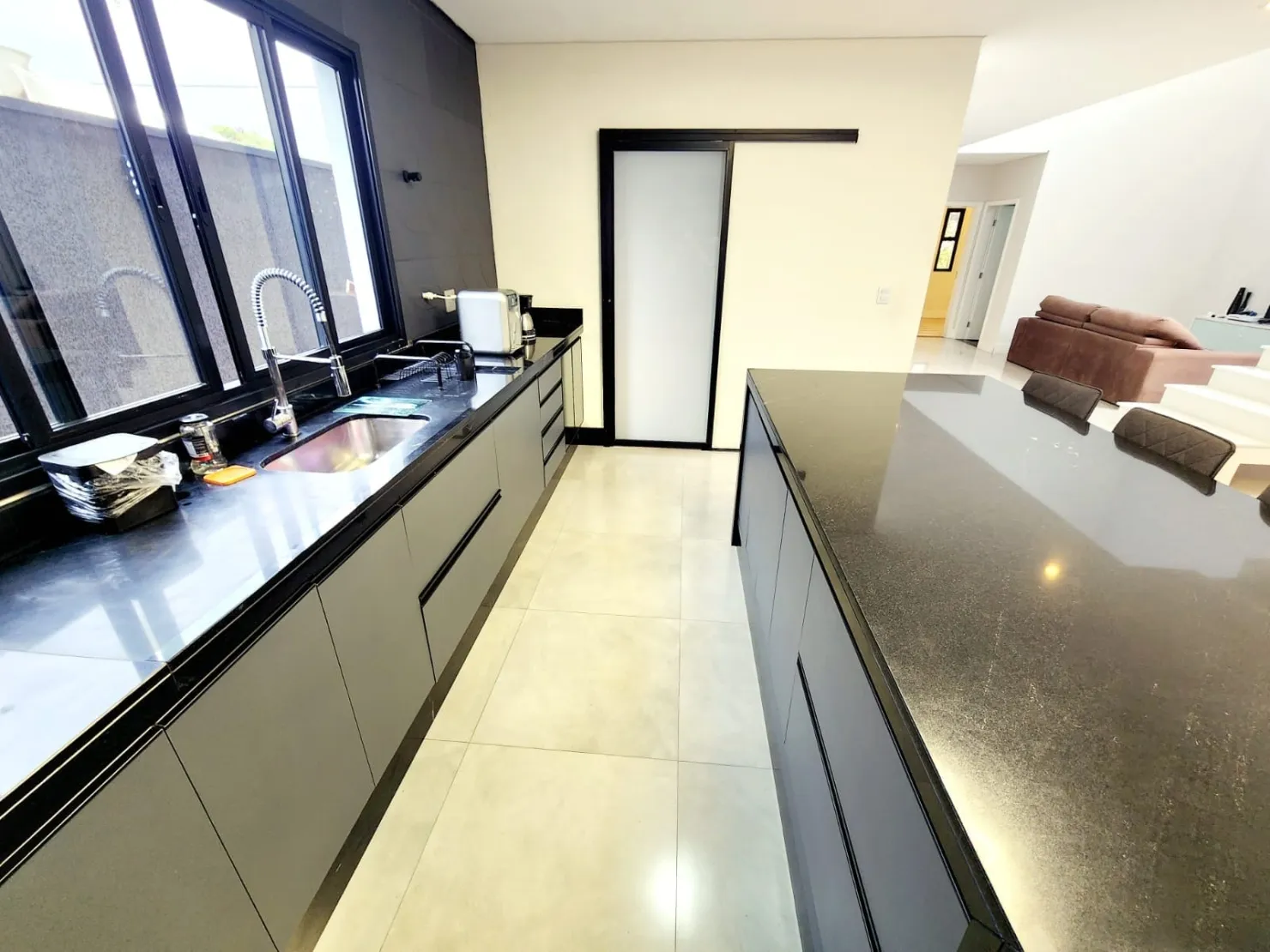 Foto do imóvel Casa à venda 4 Quartos, 2 Suites, 2 Vagas, 300M², Piracangaguá, Taubaté - SP | Condomínio Ouroville