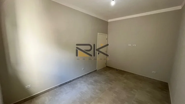 Imagem CASA EM CONDOMINIO FECHADO COM 4 DORMITÓRIOS SENDO 4 SUÍTES,2 VAGAS DE GARAGEM,VARANDA GOURMET COM CHURRASQUEIRA E PISCINA.