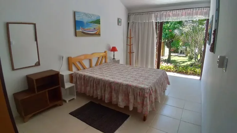 Imagem Casa espaçosa no centro de Garopaba-SC: 4 quartos, 3 salas e localização privilegiada!