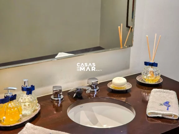 Imagem Venda Luxuoso Apartamento Frente Mar em Arpoador, RJ, 3 Suítes, 2 Vagas. Espaçoso, Privacidade e Tranquilidade