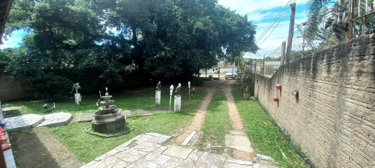 Imagem Terreno no bairro Hípica com 3.780m² com 3 casas