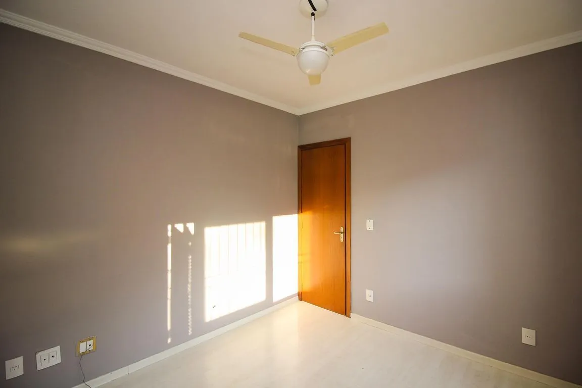 Imagem Apartamento de 2 dormitórios, 1 suíte, closet e 2 vagas de garagem .