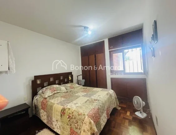 Imagem Casa à venda no bairro Taquaral, em Campinas/SP, localizada a apenas duas quadras da Lagoa do Taqua...