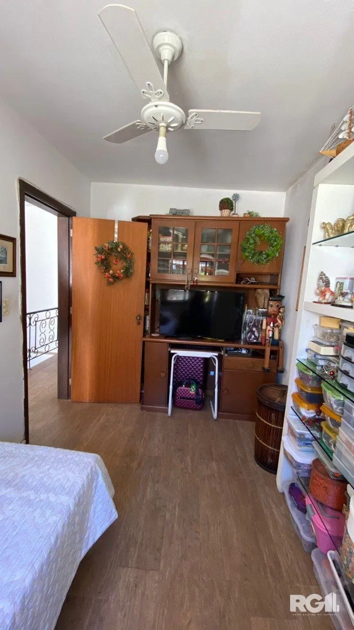 Imagem CASA AMPLA 3 DORMITÓRIOS NO ANDAR SUPERIOR NA CIDADE BAIXA .