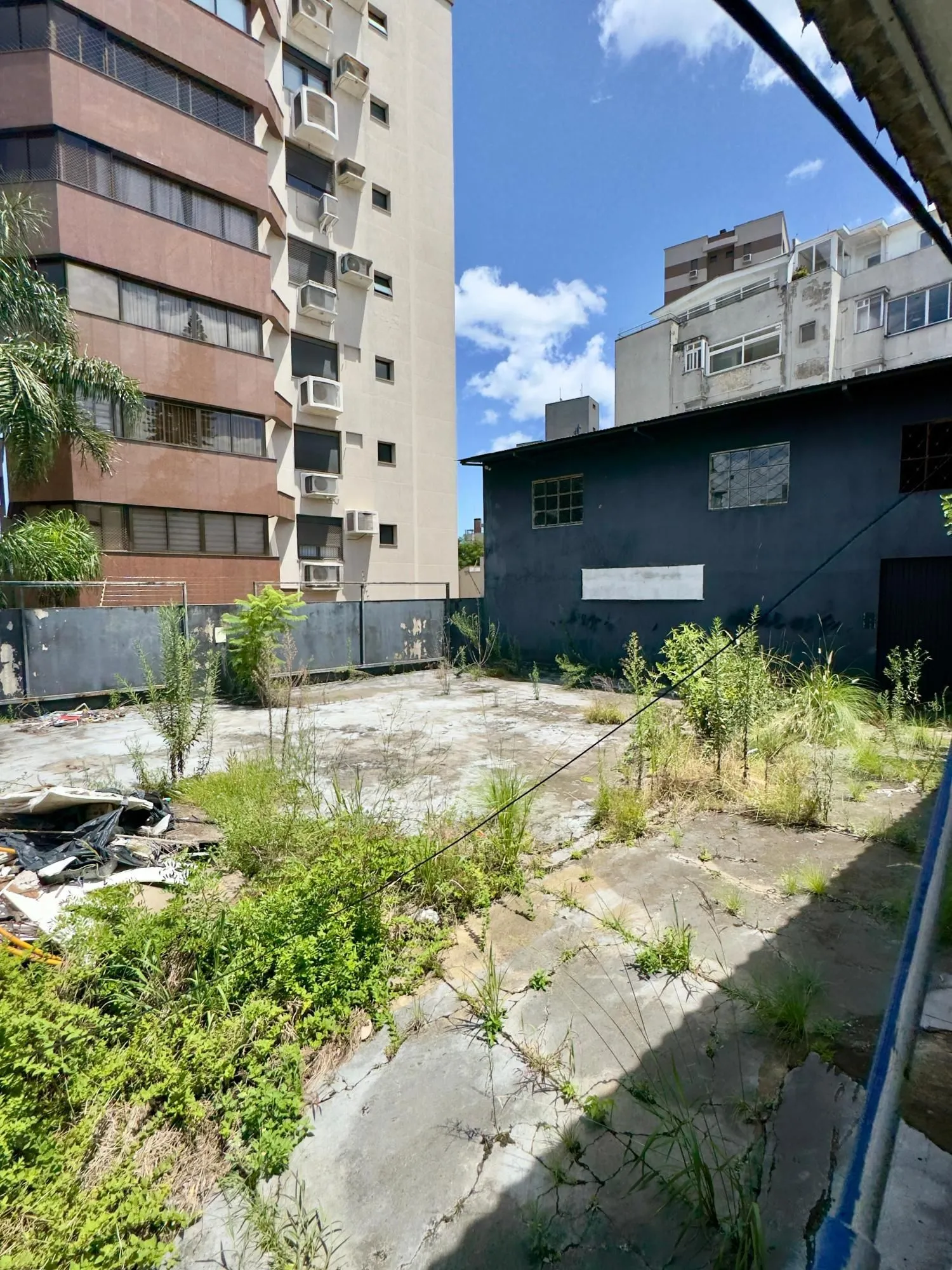 Imagem OPORTUNIDADE PARA INVESTIDORES - TERRENO DE ESQUINA NA DOM PEDRO II