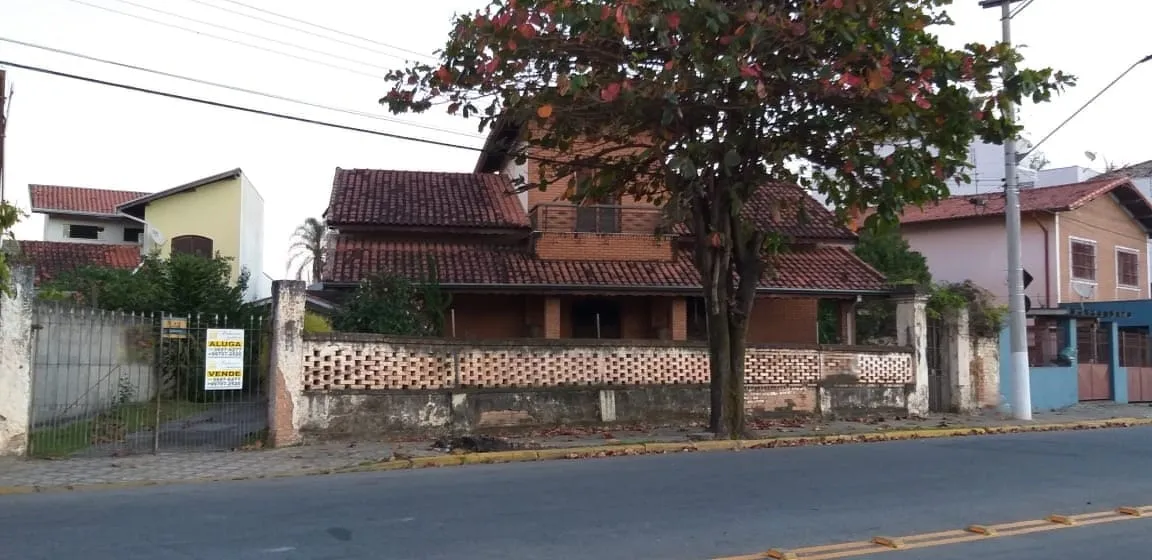 Casa à venda e locação 3 Quartos, 8 Vagas, Centro, Tremembé - SP