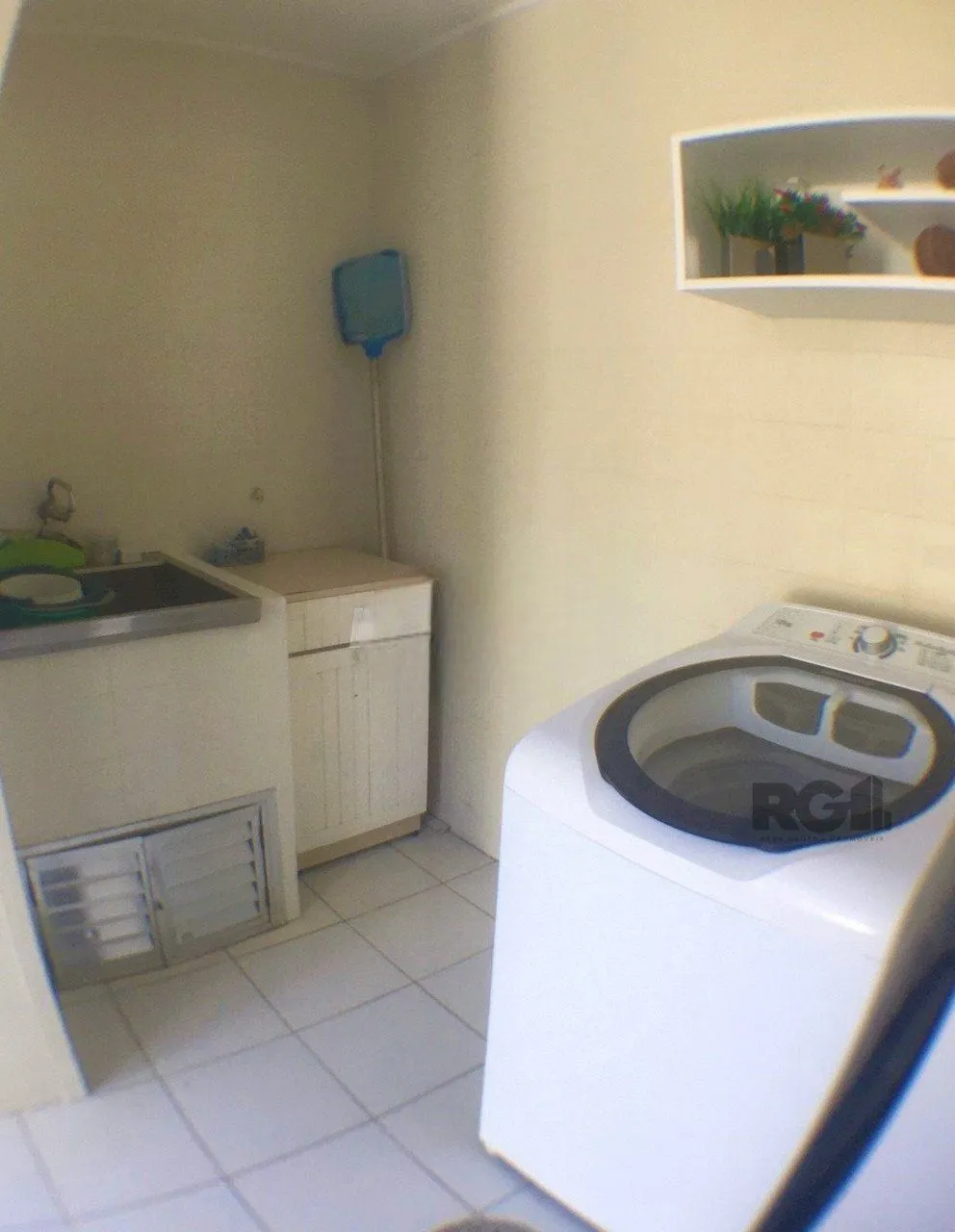 Imagem Casa com 3 dormitórios, localizada no bairro Jardim Itu em Porto Alegre/RS.
