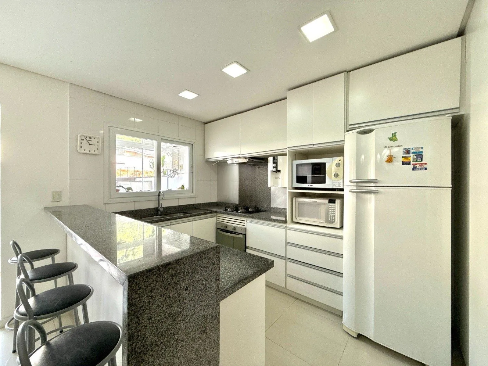 Imagem Casa com 3 Suítes e 3 Vagas no Bairro Vila Ipiranga
