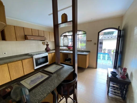 Imagem Casa a venda em Santos, sobrado, com piscina, perto do Orquidário e da praia