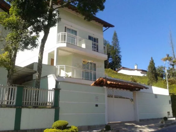 Imagem Casa em Condomínio para Venda em Teresópolis / RJ no bairro Agriões