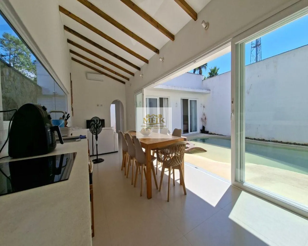 Imagem Imperdível! Casa à venda em Pontal do Paraná-PR, bairro Atami Norte: 3 quartos, 2 suítes, 3 banheiros, 2 vagas, 234m².