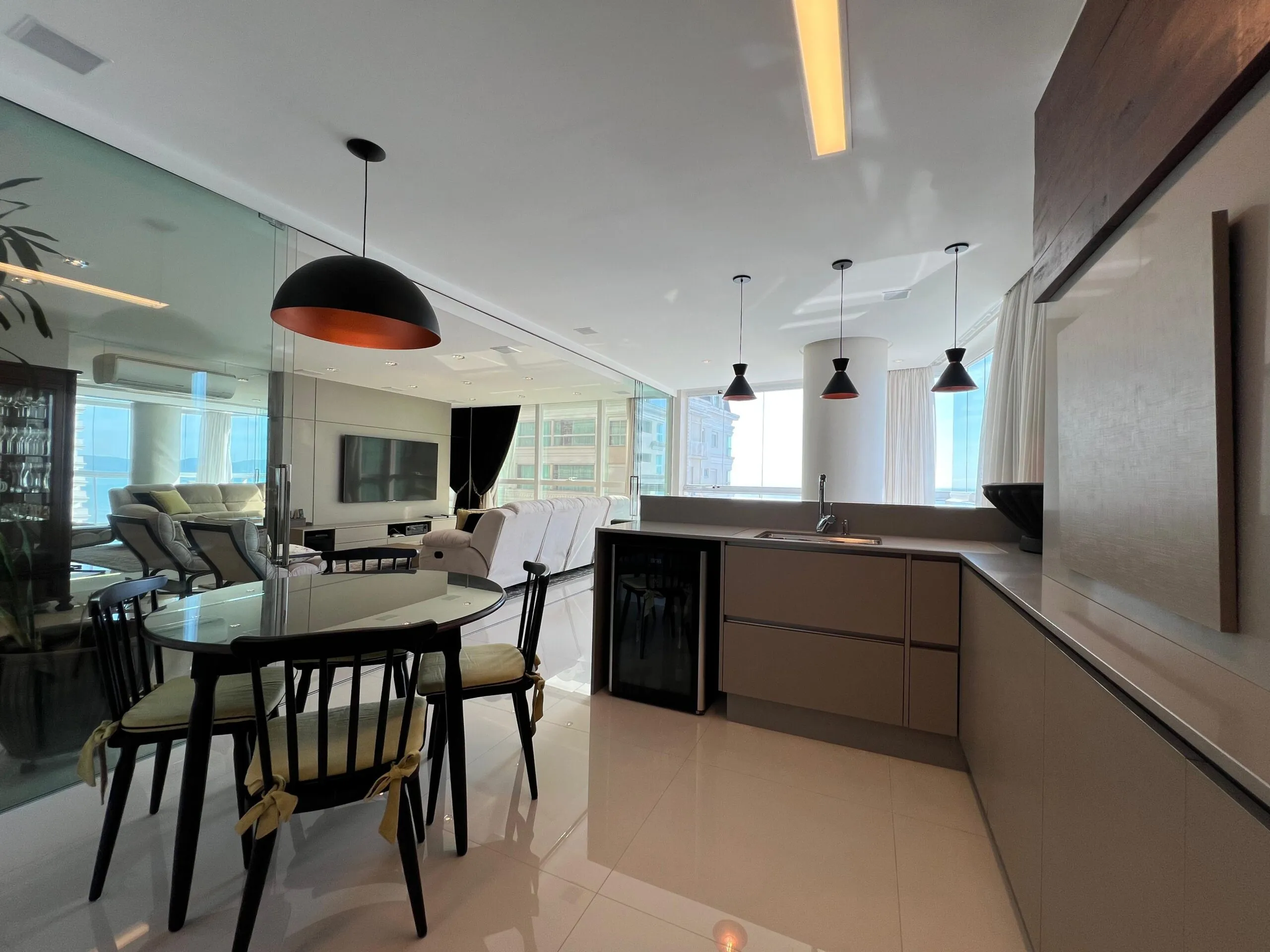 Imagem Apartamento com vista para o mar à venda com 273m2 por R$ 6.000.000,00