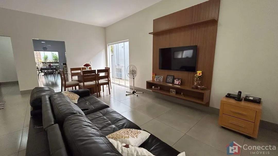Imagem Casa à venda, 227 m² por R$ 1.080.000,00 - Valparaíso - Patos de Minas/MG
