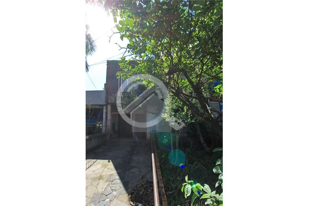 Imagem Sobrado com 262m² em terreno 8,60m x 24,00m na Av Protásio Alves, nas proximidades da Av. Monteneg...