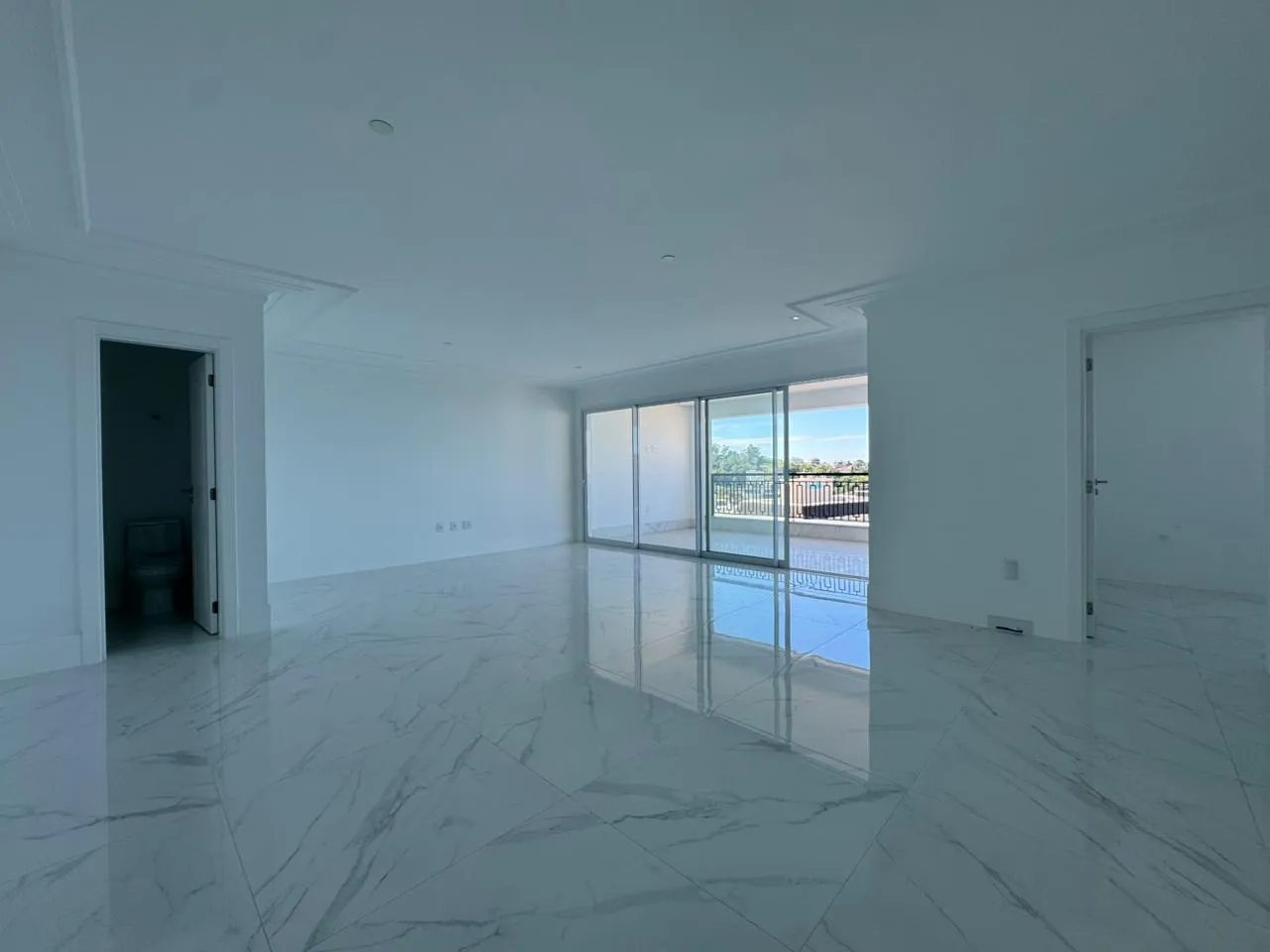 Imagem Apartamento com vista para o mar à venda com 190m2 por R$ 3.200.000,00