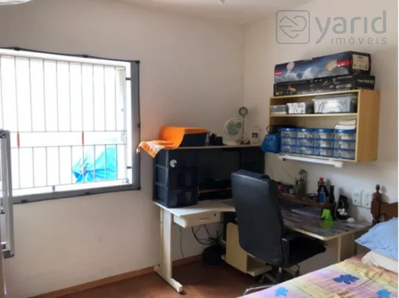 Imagem Imperdível casa à venda no Centro de Jundiaí-SP: 3 quartos, 1 suíte, 2 banheiros, 3 vagas de garagem e 228m² de área!