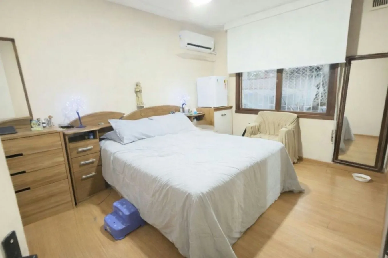 Imagem Casa com 3 dormitórios e edícula nos fundos no bairro Nonoai.