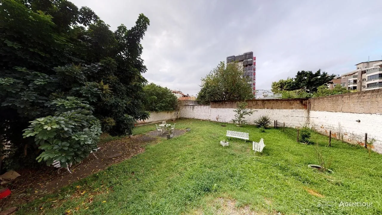 Imagem Apartamento de 3 quartos, suíte e 2 vagas de garagem no bairro Santana em POA