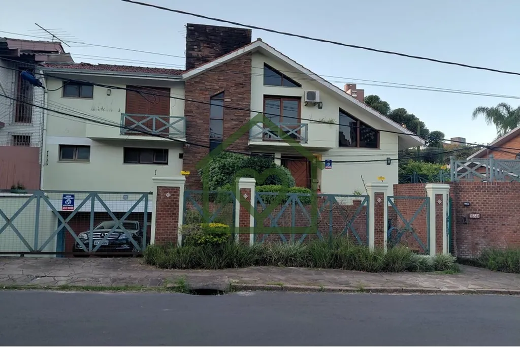 Casa à venda na Rua Frei Henrique Golland Trindade, próximo à Av. Anita Garibaldi, no bairro Boa ...