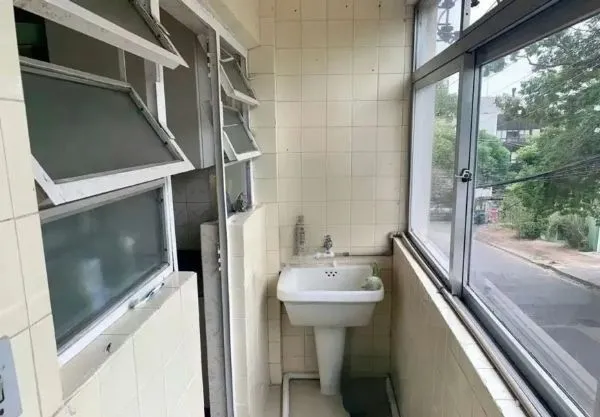 Imagem Apartamento no Petrópolis de 2 dormitórios e 2 vagas DESOCUPADO