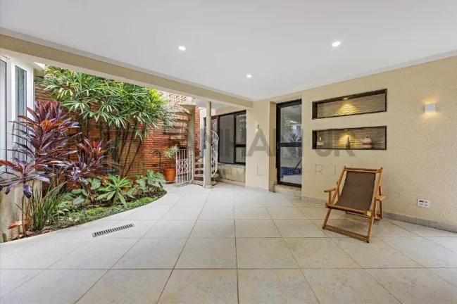 Imagem Imperdível oportunidade: Casa à venda em São Paulo-SP, Vila Romana, 4 quartos, 1 suíte, 6 salas, 6 banheiros, 2 vagas, 390m².