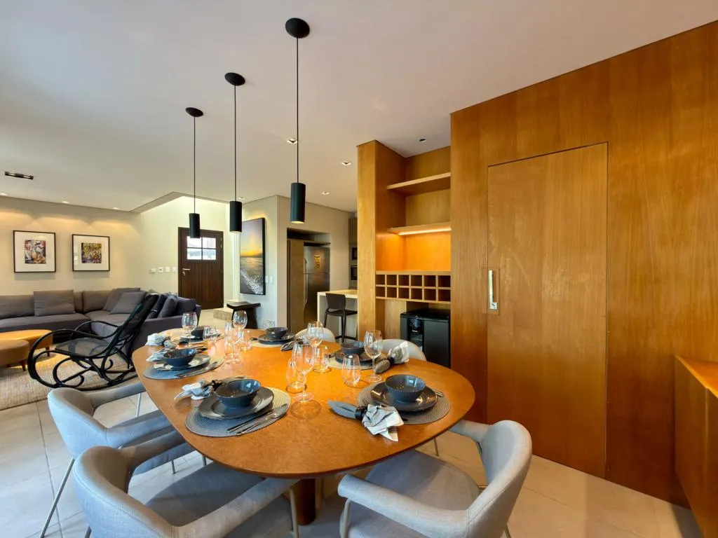 Foto do imóvel: Casa em Condominio 4 Dormitórios - Bairro -- em Rua 01