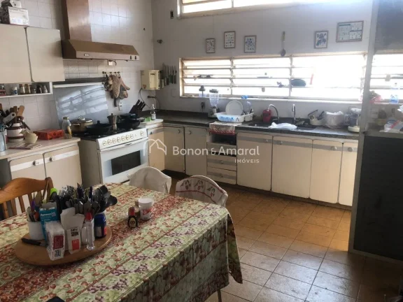 Imagem Esta casa encanta pelo conforto, amplitude e excelente distribuição dos ambientes. A área social ...