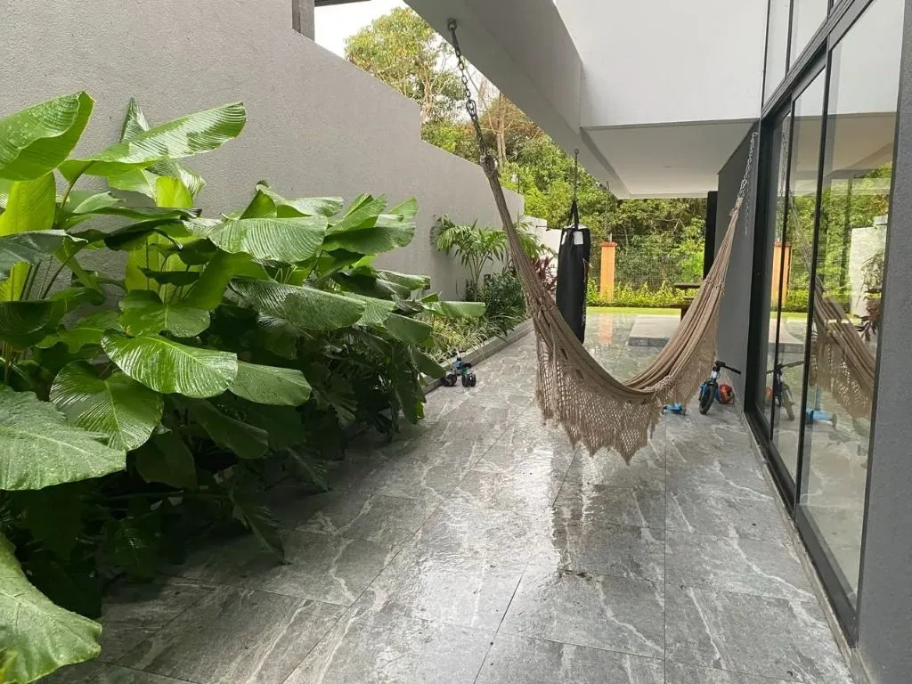 Imagem Casa de luxo no Alphaville Paraíba com 5 suítes, área gourmet integrada, escritório, jardins e lazer completo.