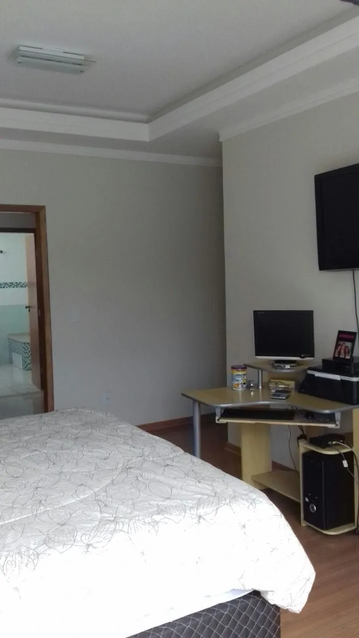 Imagem Casa à venda 3 Quartos, 3 Suites, 2 Vagas, 744.44M², Portal das Colinas, Guaratinguetá - SP