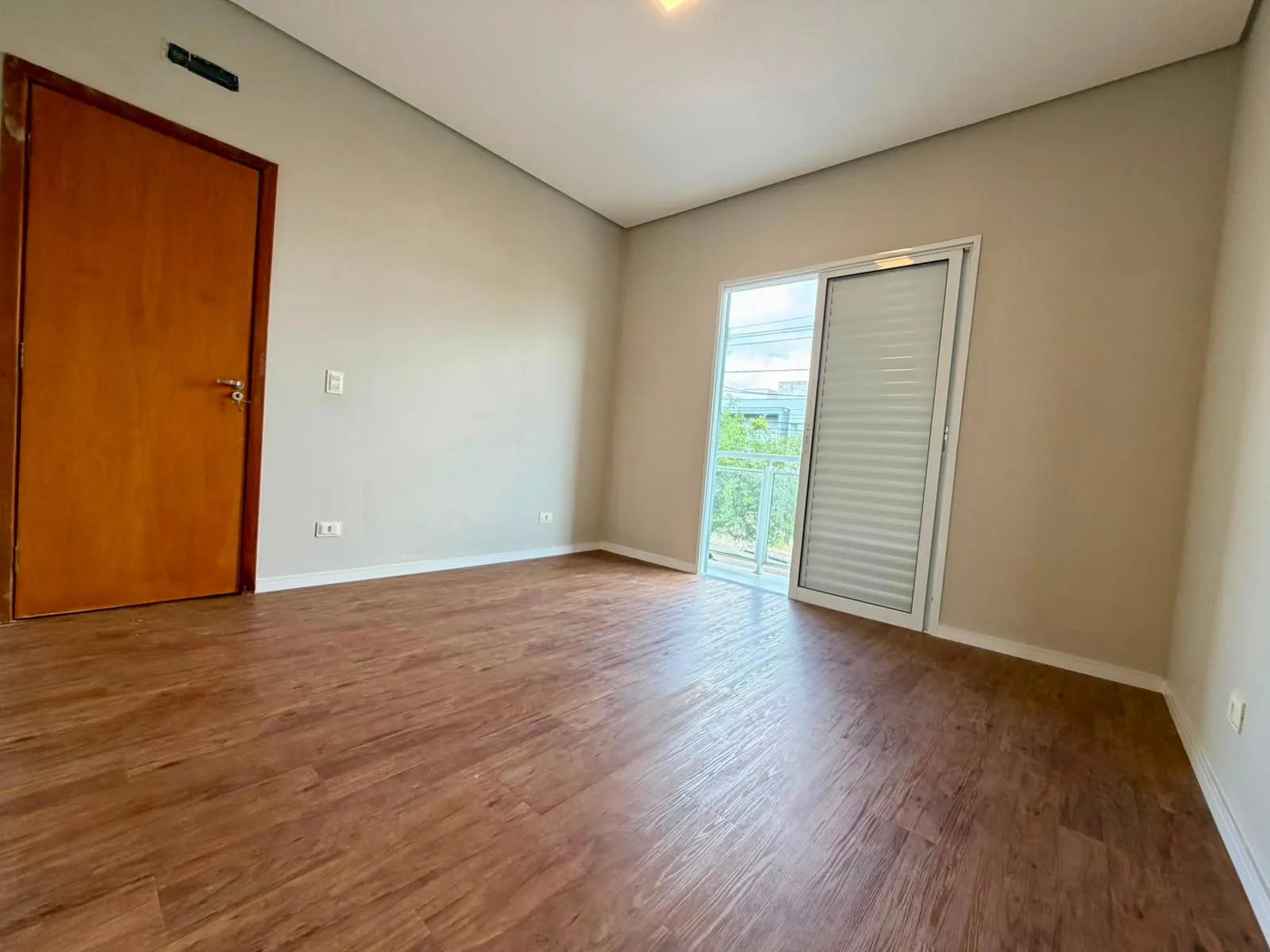 Imagem Casa à Venda, com 3 dormitórios, suíte master com closet, piscina, área gourmet e 147 m², no Golden Park II